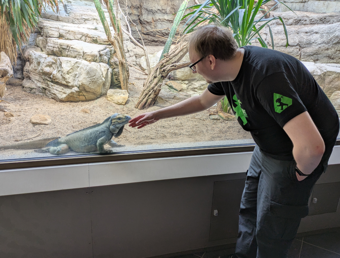 Me chatting to an iguana